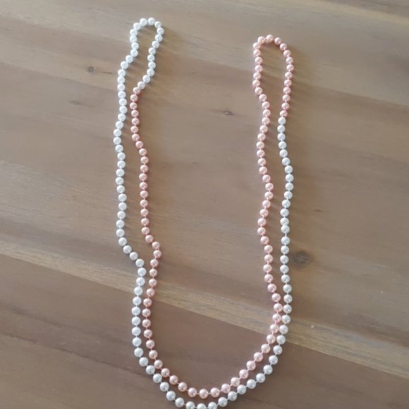 Faux pearl necklace - Picture 3 of 3